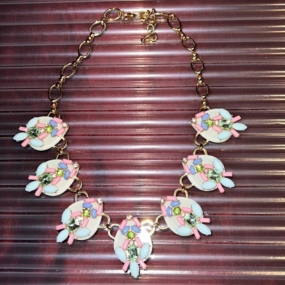 SKYLAR BIB STATEMENT NECKLACE. Pastel stones. Excellent condition